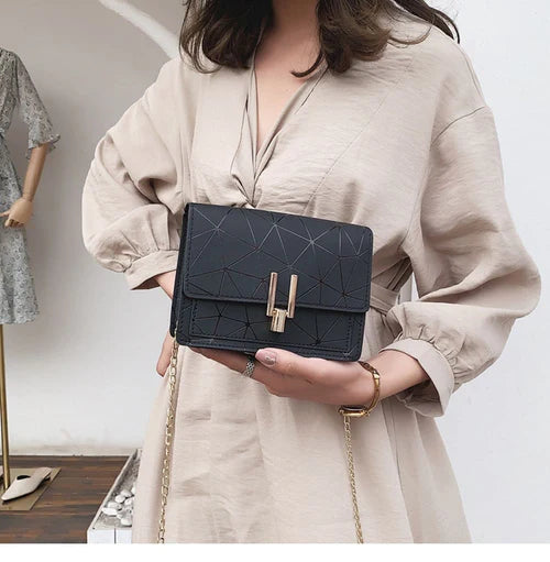 Bolsa de Ombro Feminina Pequena Camille Berny