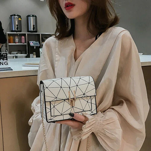 Bolsa de Ombro Feminina Pequena Camille Berny