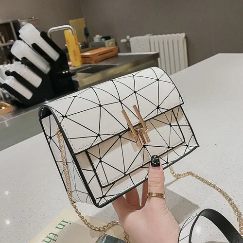 Bolsa de Ombro Feminina Pequena Camille Berny